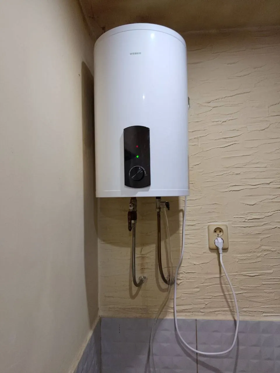 Bojler elektryczny na ścianie — DobryHydraulik Szczecin