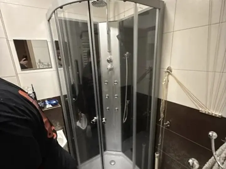 Bateria prysznicowa w kabinie narożnej — DobryHydraulik Szczecin