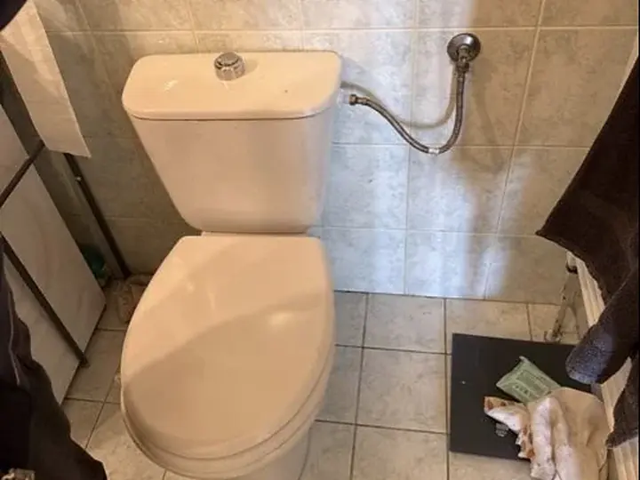 Kompakt WC po wymianie z podłączeniem — DobryHydraulik Szczecin
